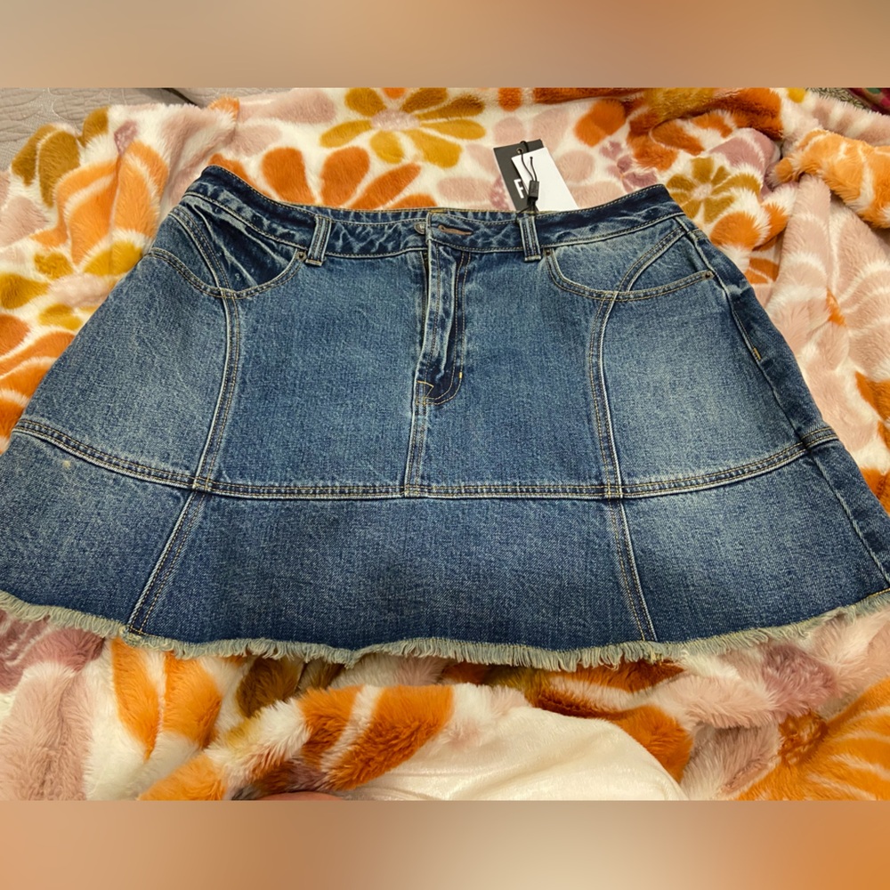 Frye Indigo Denim Skirt. NWT Size 30